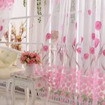 Ornamento rosa su tulle turco