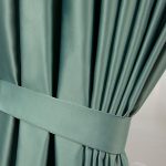 Decorazione semplice per una tenda color menta