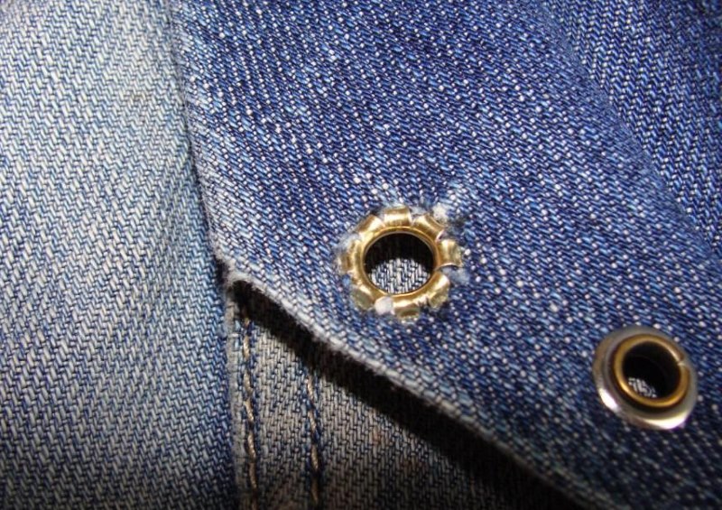 Tessuto denim con un blocco installato