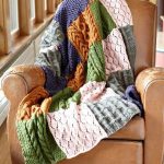 Coperta accogliente realizzata con maglioni colorati