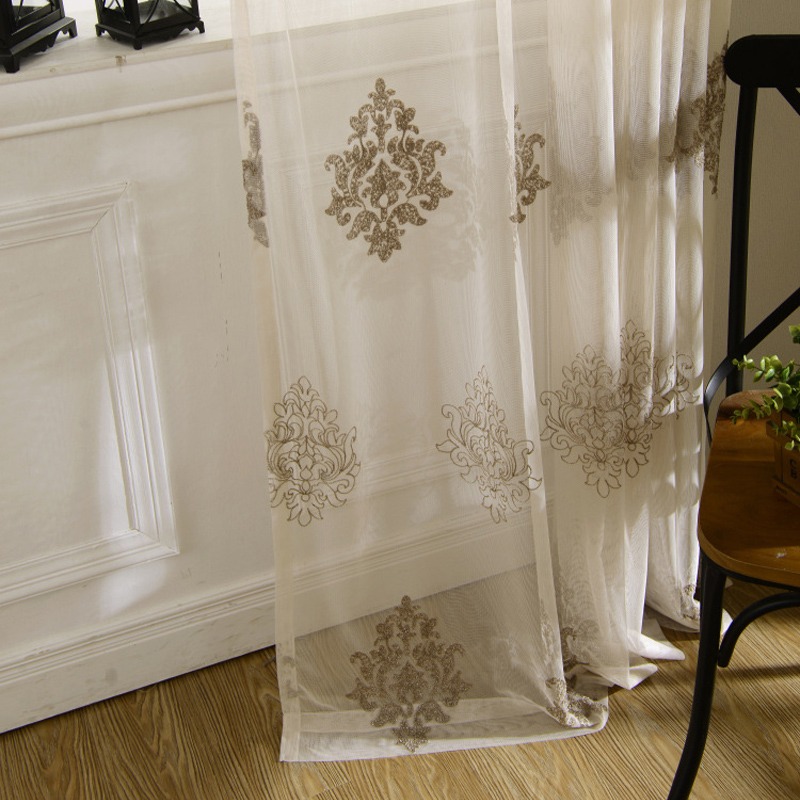 Tulle trasparente con monogrammi in materiale sintetico