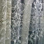 Bellissimo velo per decorare le finestre della camera da letto