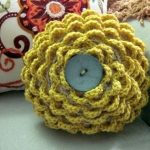 Cuscino a forma di fiore lavorato a maglia