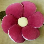 Cuscino a forma di fiore luminoso in velluto
