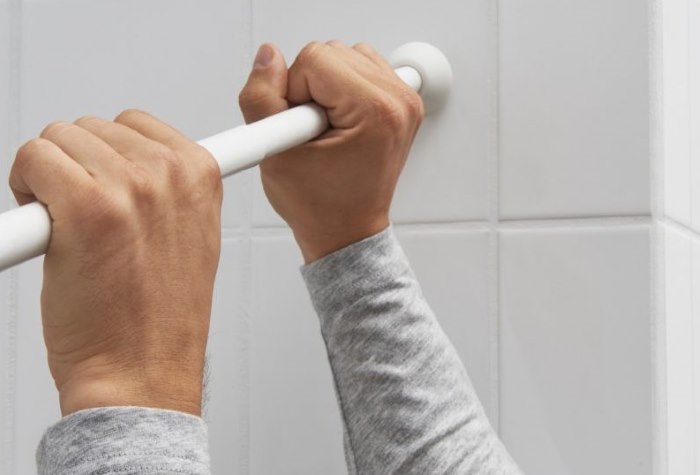 Come fissare un'asta telescopica per tende con le proprie mani