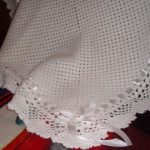 Coperta traforata bianca come la neve lavorata a maglia