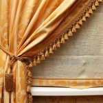 Decorare una tenda dritta con nappa e frangia