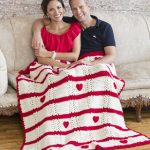 Coperta a righe bianche e rosa con cuori
