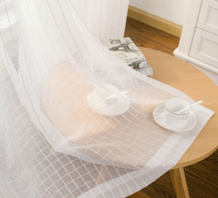 Tenda bianca come la neve in tulle trasparente