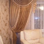 Decorare le tende di velluto con le nappe