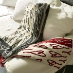 Due coperte con cuori di colori diversi