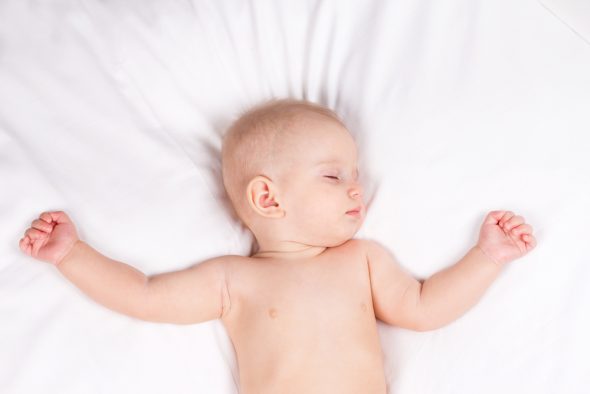 Il bambino sta meglio senza cuscino