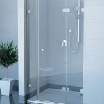 Doccia con piatto doccia in bagno