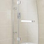 Tenda da bagno con anta girevole