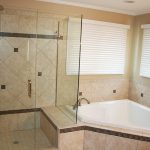 Vasca da bagno angolare in acrilico bianco