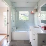 Portasciugamani sulla parete del bagno