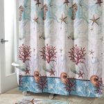 Design a tema nautico per tende da bagno