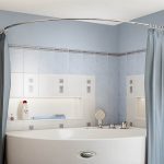 Cornice curva sopra la vasca angolare