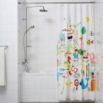 Stampa luminosa sulla tenda del bagno