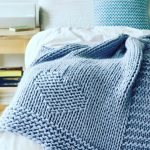 Coperta calda lavorata a maglia blu con cuori