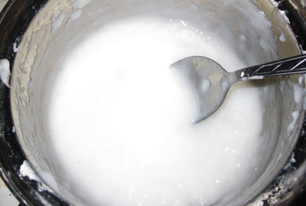 Preparazione della pasta per inamidare il tulle