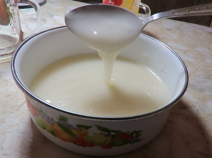 Pasta fatta in casa per inamidare le tende