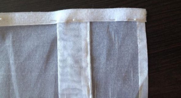 Cucire il velcro superiore con un laccetto