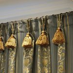 Nappe sulla parte superiore della tenda realizzate in materiale costoso