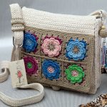 Bellissima borsa lavorata a maglia con inserti a quadri floreali