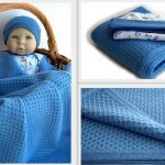 Bellissima coperta blu fatta a mano