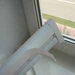 Nastro biadesivo sul corpo della tenda avvolgibile