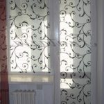 Decorare una porta del balcone con il tulle