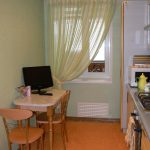 Tenda leggera con lacci in velcro per finestra della cucina
