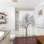 Decorare una parete del bagno con un dipinto