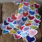 Un set di cuori multicolori