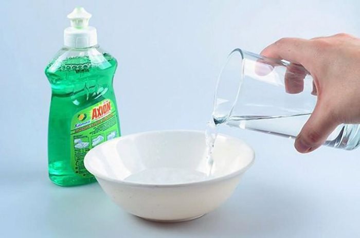 Creare una soluzione per la pulizia delle tende a rullo con le proprie mani