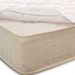 Il coprimaterasso Organic da 80x190 cm è realizzato con materiali naturali, il che migliora le proprietà di consumo del materasso