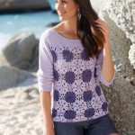 Delicata blusa con inserti floreali quadrati