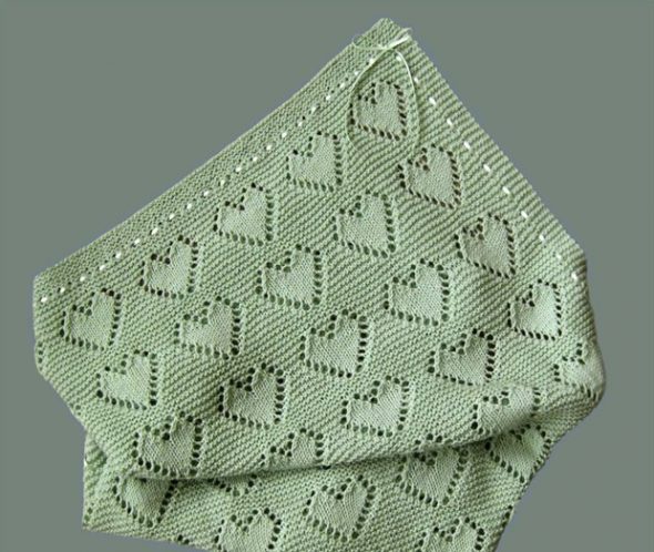 Coperta con cuori traforati