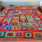 Enorme coperta da letto realizzata con resti di filato
