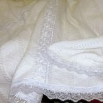 Coperta lavorata a maglia fai da te con pizzo