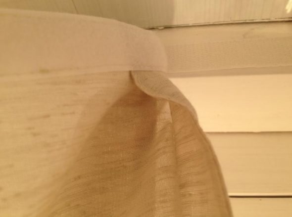 Incolliamo la parte dura del velcro
