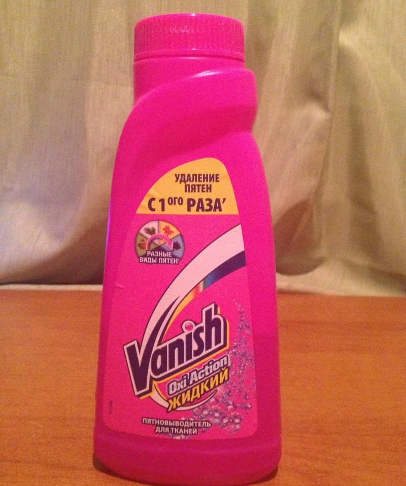 Flacone rosa di smacchiatore Vanish