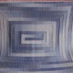 Coperta grande grigio-blu con ferri da maglia a strisce