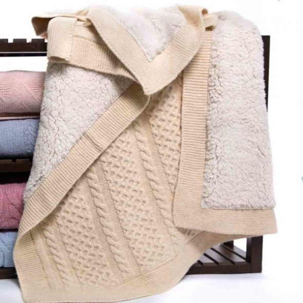 Coperta di lana con pelliccia