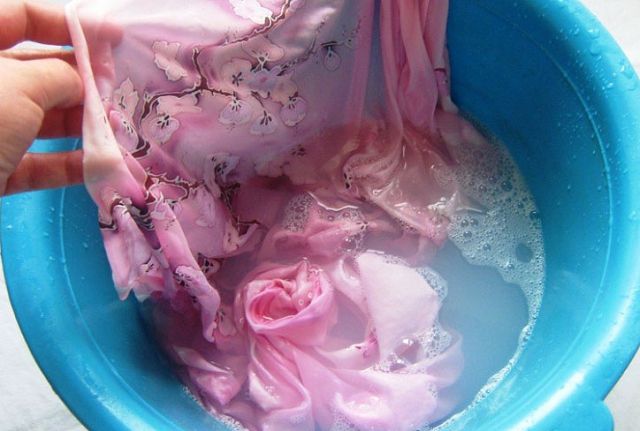 Lavare il tulle colorato a casa