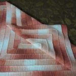 Coperta a righe lavorata a maglia marrone chiaro