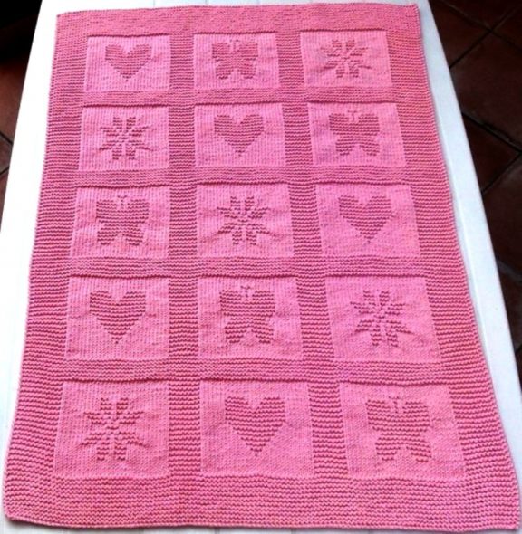 Coperta con figure a quadrati
