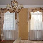 Til in zavese z lambrequinom za spalnico z dvema oknoma