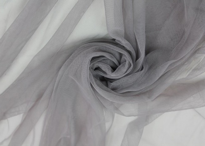 Tulle di nylon ingrigito dal tempo